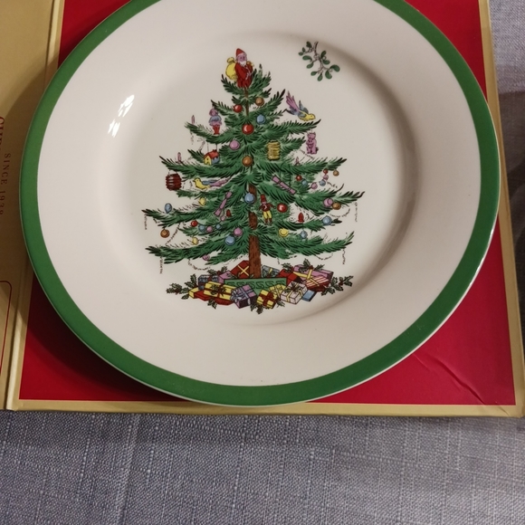 Spode Christmas mug and salad plate New in box serving of 4 tree design. - Picture 6 of 9